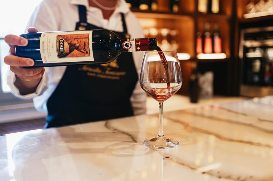 San Gimignano: Tuscan Vineyard Lunch with Wine Tasting - Meeting the wine host and learning the local style