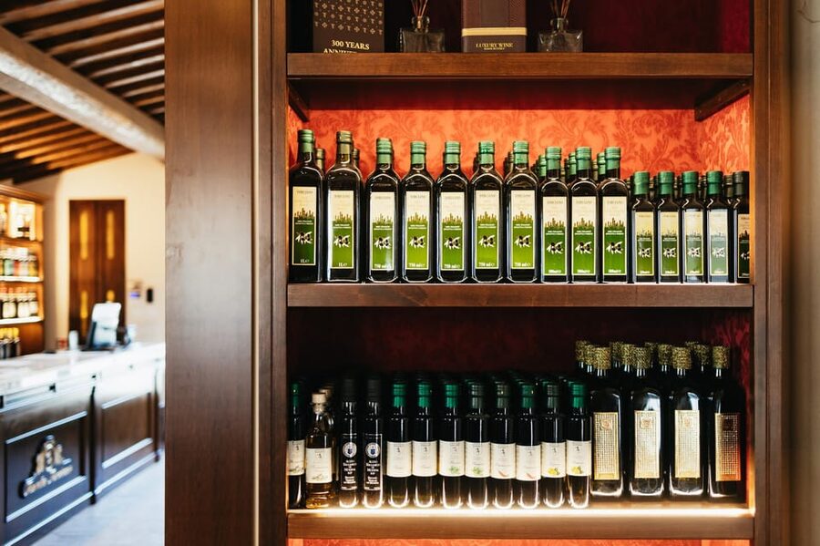 San Gimignano: Tuscan Vineyard Lunch with Wine Tasting - Booking details that matter
