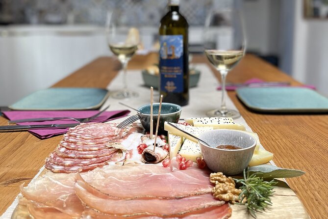 San Gimignano: Vineyard and Cellar Tour with Wine Tasting - Starting among the vines near San Gimignano