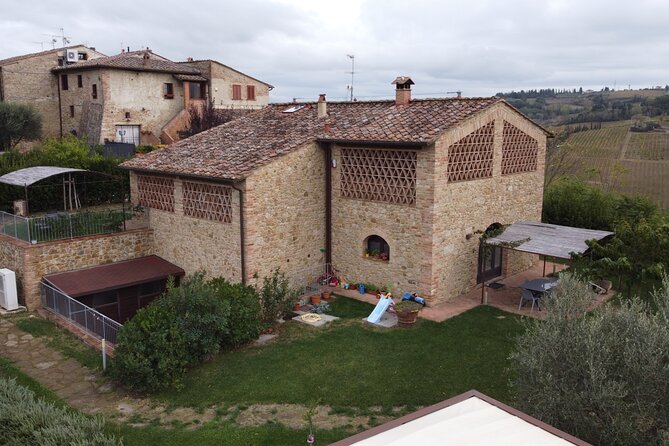 San Gimignano: Vineyard and Cellar Tour with Wine Tasting - Eleonora’s teaching style matters