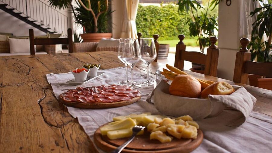 Sirmione: Vineyard Tour with Lugana Wines and Local Tastings - Three wines or five: choosing the right option