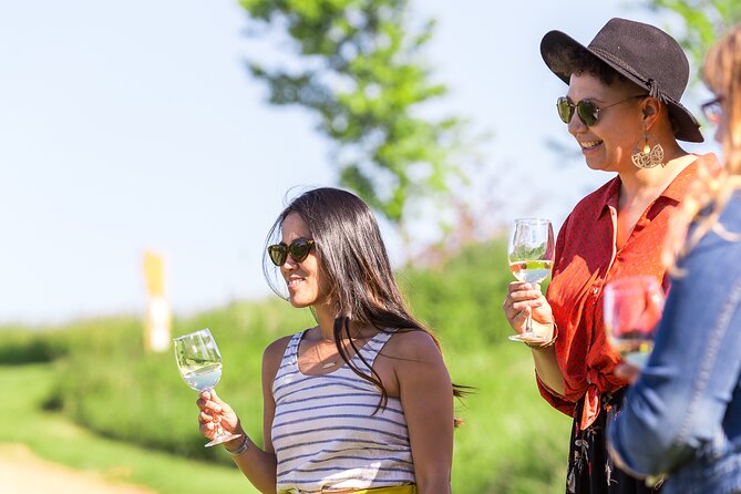Small-Group Vineyard and Orchard Tour with Wine Tasting in Muscoda - Four selected wines, tasted outdoors