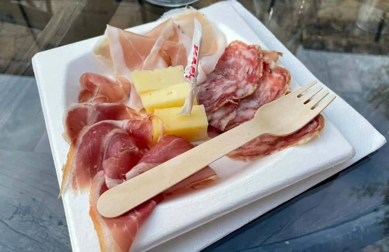Soave: Wine Tasting and Vineyard Tour in Historical Centre - Tasting Brut, organic Soave, and aged Classico