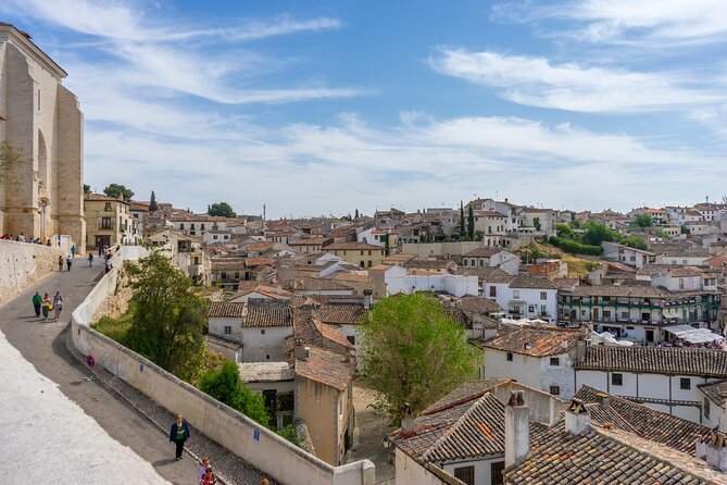 Spanish Villages & Winery Visit with Wine Tasting and Tapas Lunch - Guides, language, and group atmosphere