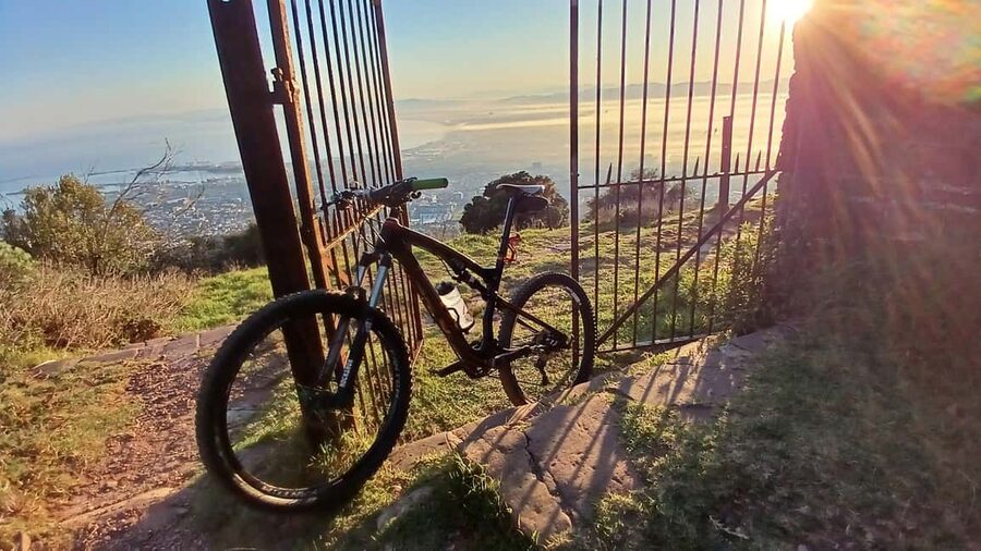 Table Mountain: Mountain Biking to Constantia Wine Estate - What the $303 Price Includes