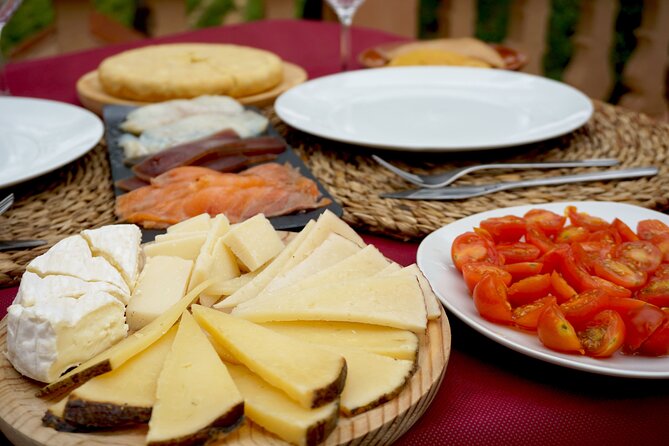 Tapas in the vineyards - Two winery visits, two ways to understand wine