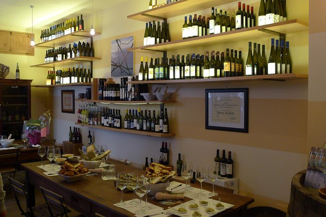 tasting and walk among the vineyards of the Cinque Terre - The indoor introduction: useful context, limited atmosphere