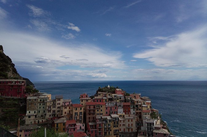 tasting and walk among the vineyards of the Cinque Terre - Walking the amphitheater-like hill above Manarola