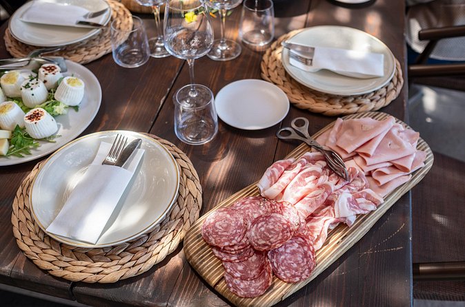 Tasting in the vineyard - Lunch under the Pane&Olio pergola