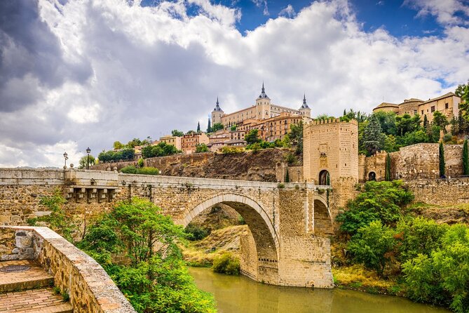 Toledo Full Day with Winery Visit, Tapas and Wine Tasting - First stop: the Mirador del Valle view