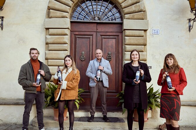 Tour through the vineyards and wine and olive oil tasting in Tuscany - Arriving at Villa La Ripa outside Arezzo