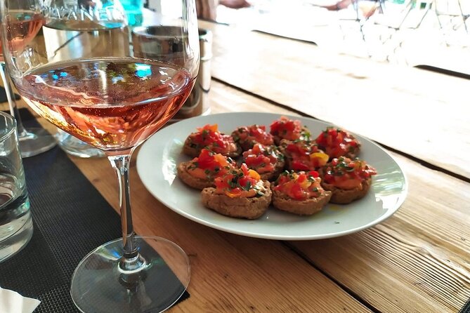 Trani: Wine tasting & Light Lunch in a Vineyard - A country estate with more than wine