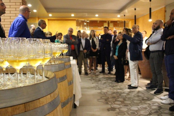 Vesuvius, Pompeii Ruins, experience vineyards and the winery tour with lunch. - What the archaeological guide adds