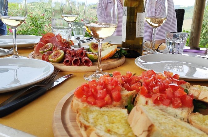 Vineyard visit with local appetisers and wine tasting - Why the setting is more than a photo stop