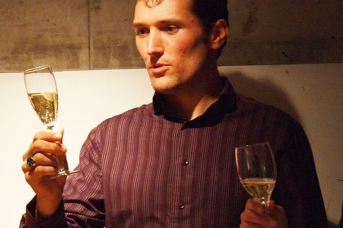 Vineyard Walking Tour & 5 Champagnes Tasting - A video explains how Champagne is made