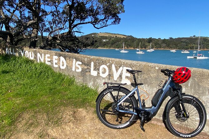 Waiheke Island Wine Tour with Scenic Vineyards & Tastings - The vintage double-decker route: four hours with a different feel