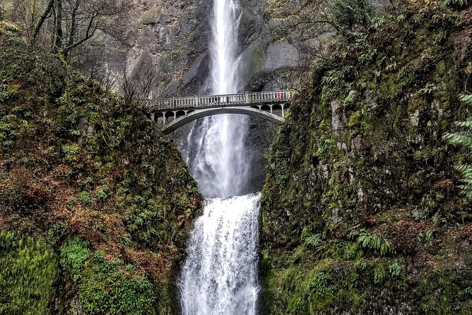Waterfalls & Wine Tour-Multnomah Falls,Vineyards,Hood River Combo - Multnomah Falls, Oregon’s signature sight