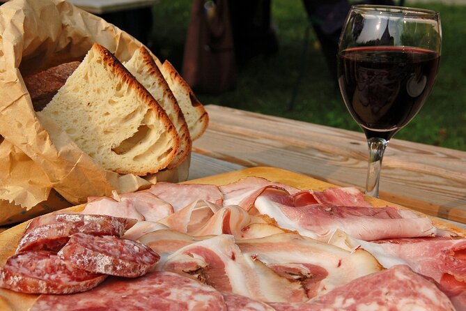 Wine Experience in farm vineyard & winery from Montecatini T. - Lunch or dinner, and what the timing means