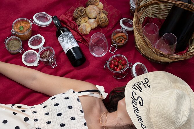 Winery Tour & picnic in the vineyard with a bottle of wine - Inside the vaulted cellar
